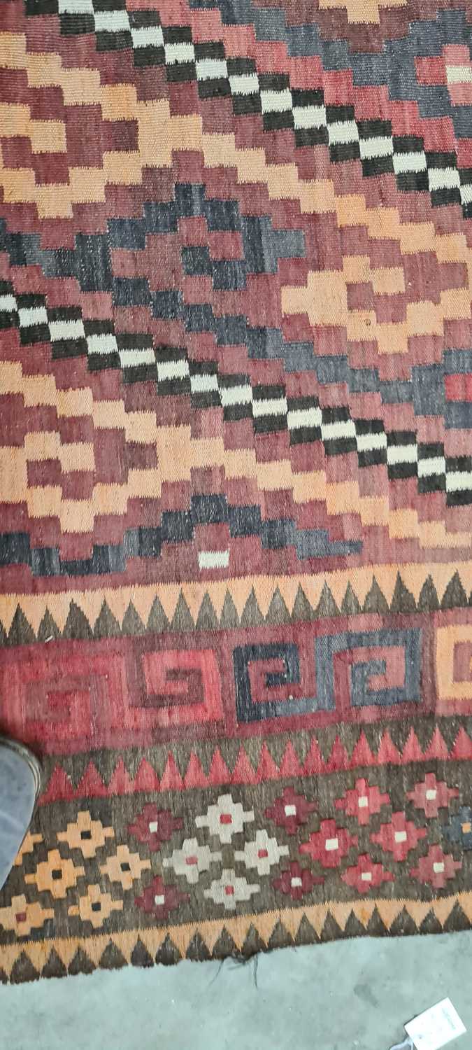 A kilim rug - Image 22 of 30