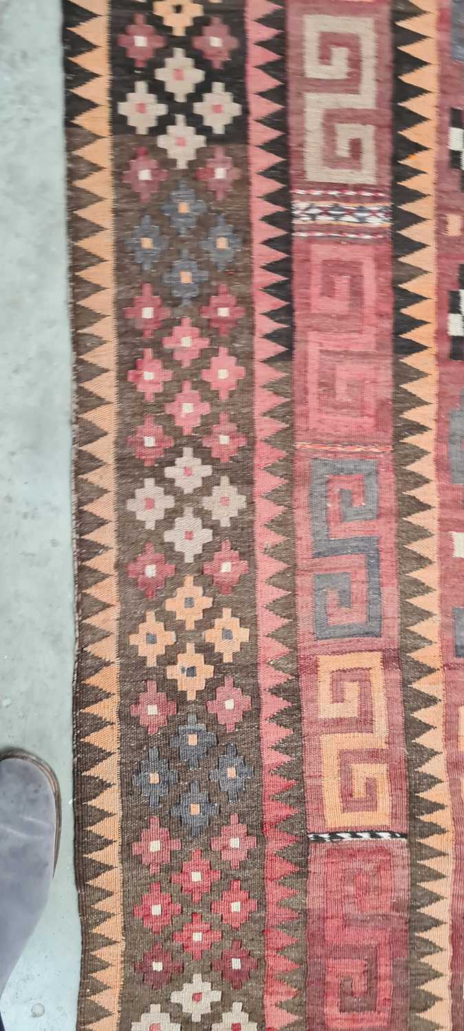 A kilim rug - Image 15 of 30