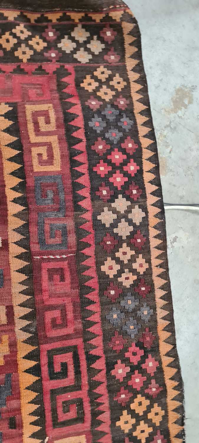 A kilim rug - Image 16 of 30