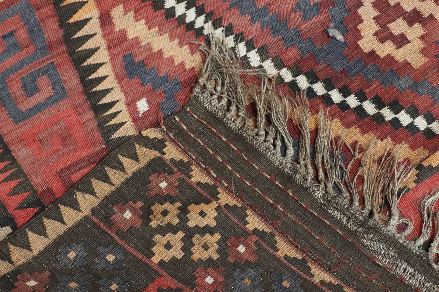 A kilim rug - Image 2 of 30