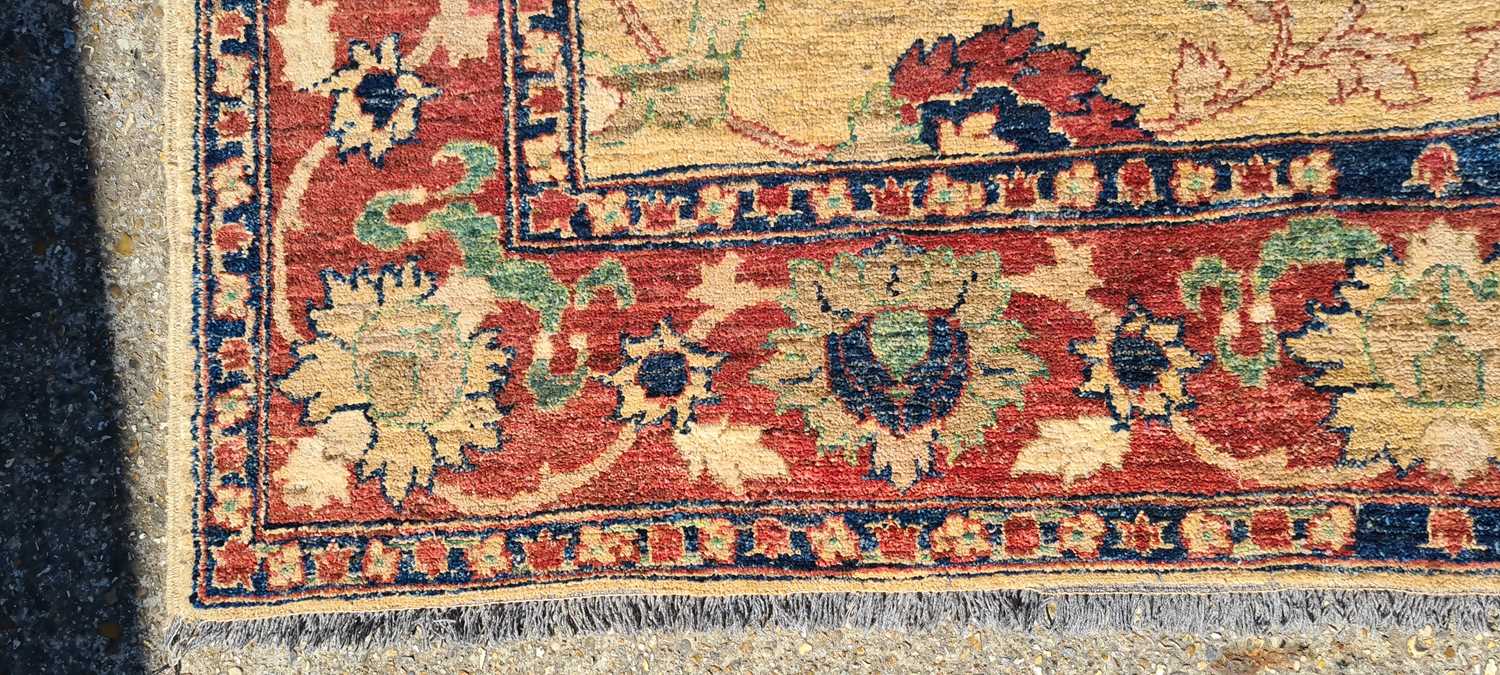A Ziegler style carpet - Image 7 of 17