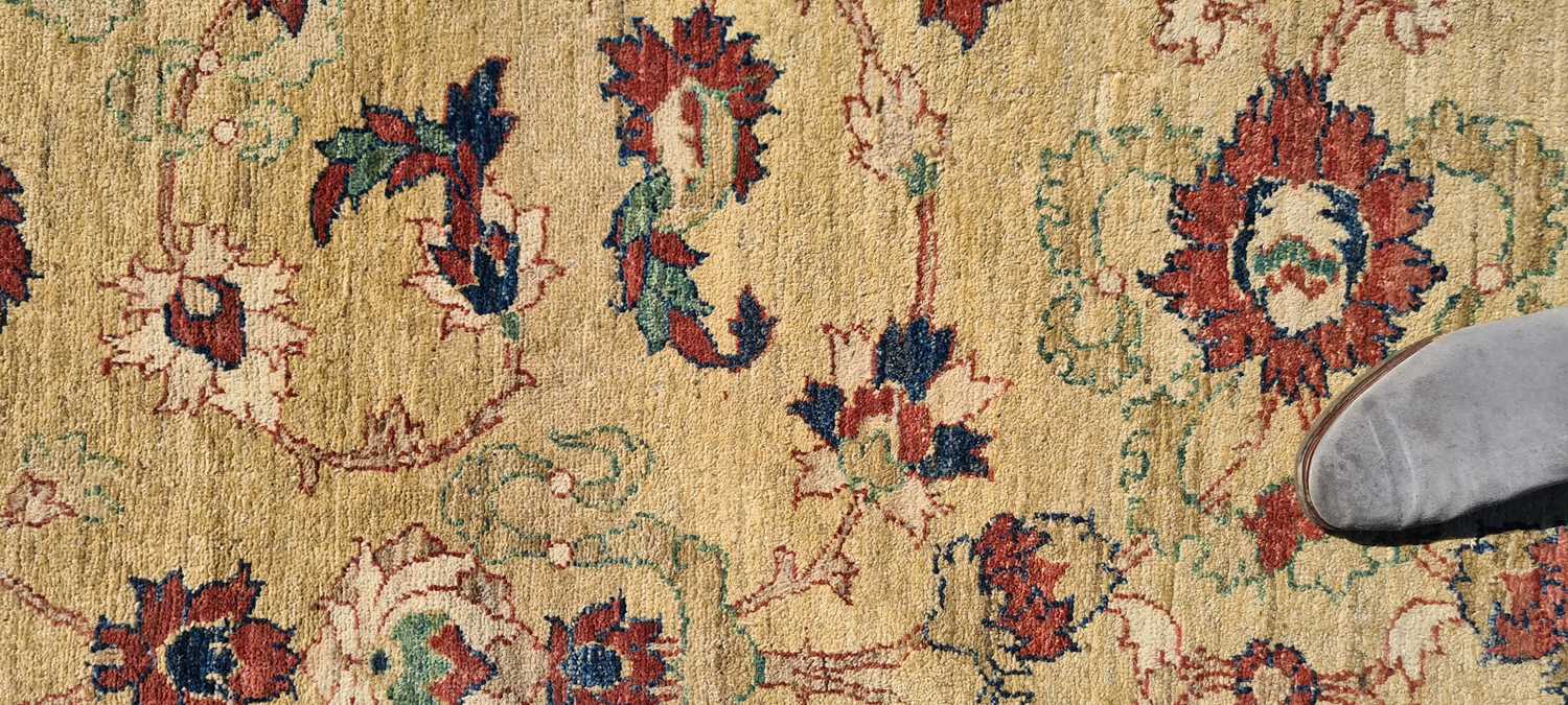 A Ziegler style carpet - Image 4 of 17