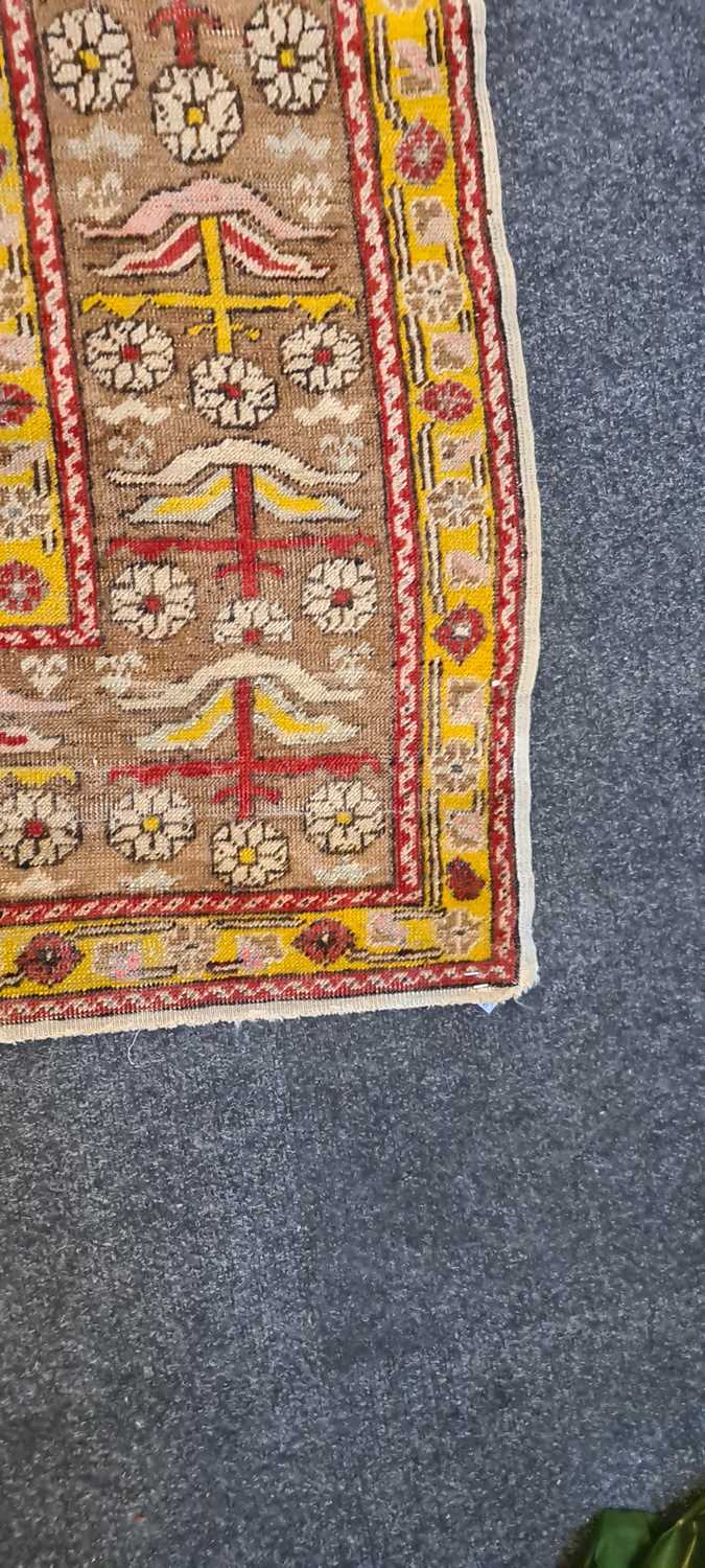 An Anatolian wool prayer rug - Image 4 of 18