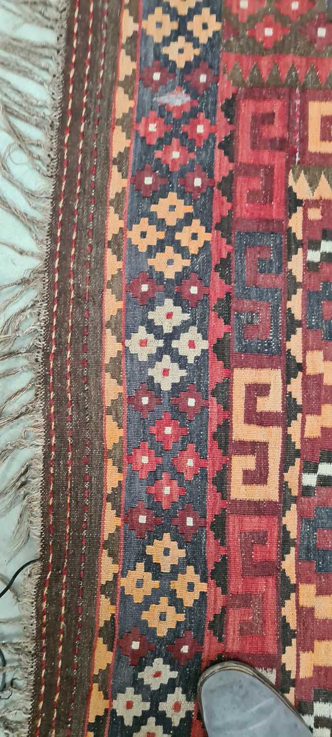 A kilim rug - Image 23 of 30