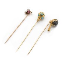 A cased Victorian gold stick pin,