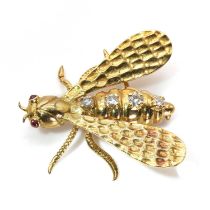 An 18ct gold diamond set bee brooch, by Chaumet, c.1970,
