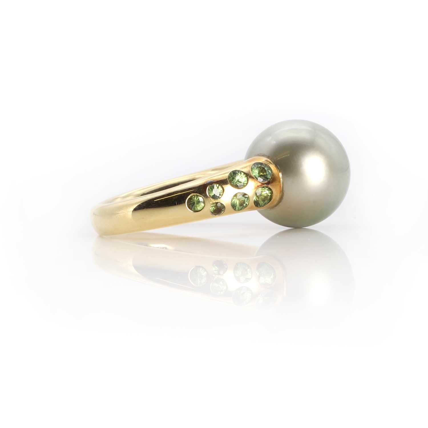A single stone Tahitian cultured pearl ring with gem set shoulders, - Image 3 of 3