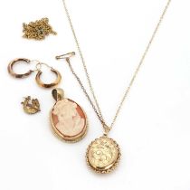 A small collection of 9ct gold jewellery,