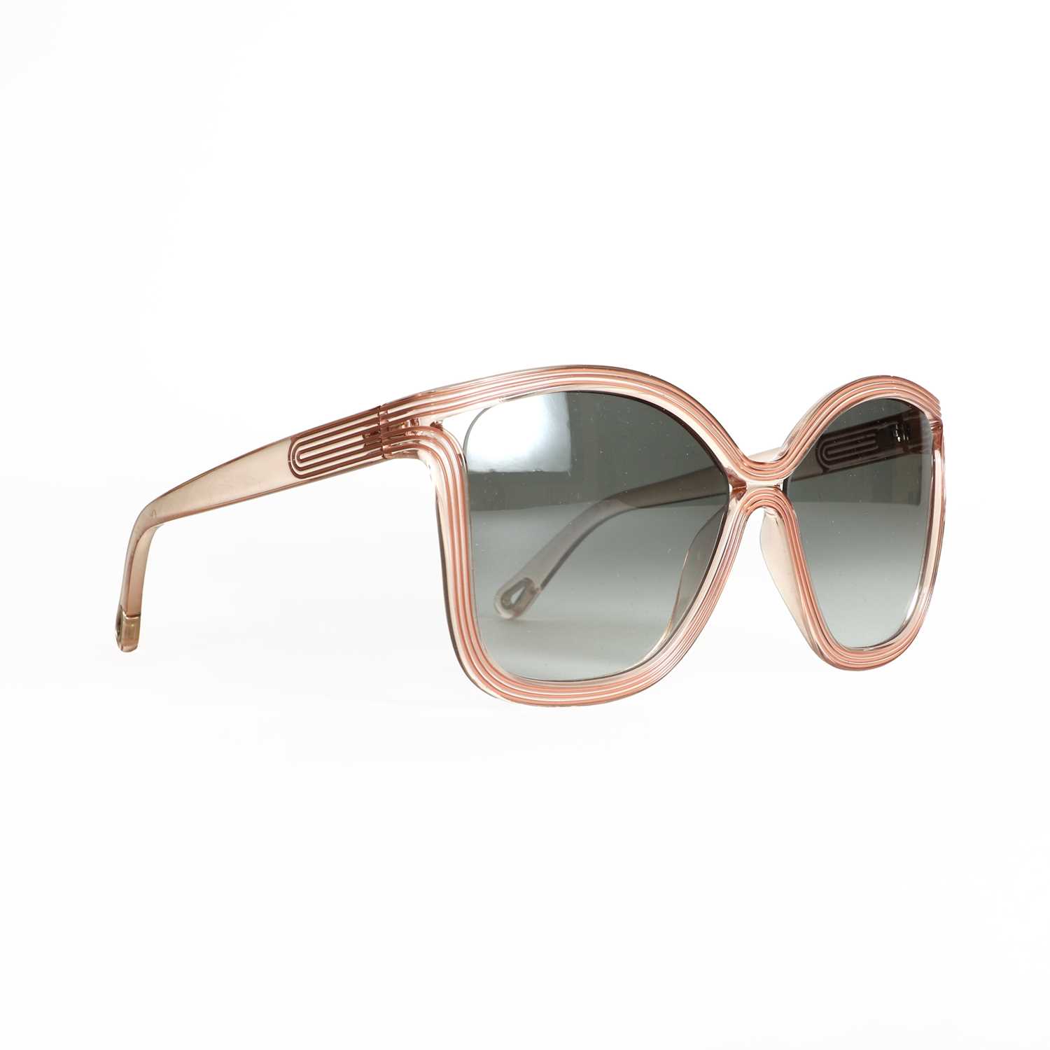 A pair of Fendi faux tortoiseshell framed sunglasses, - Image 8 of 10