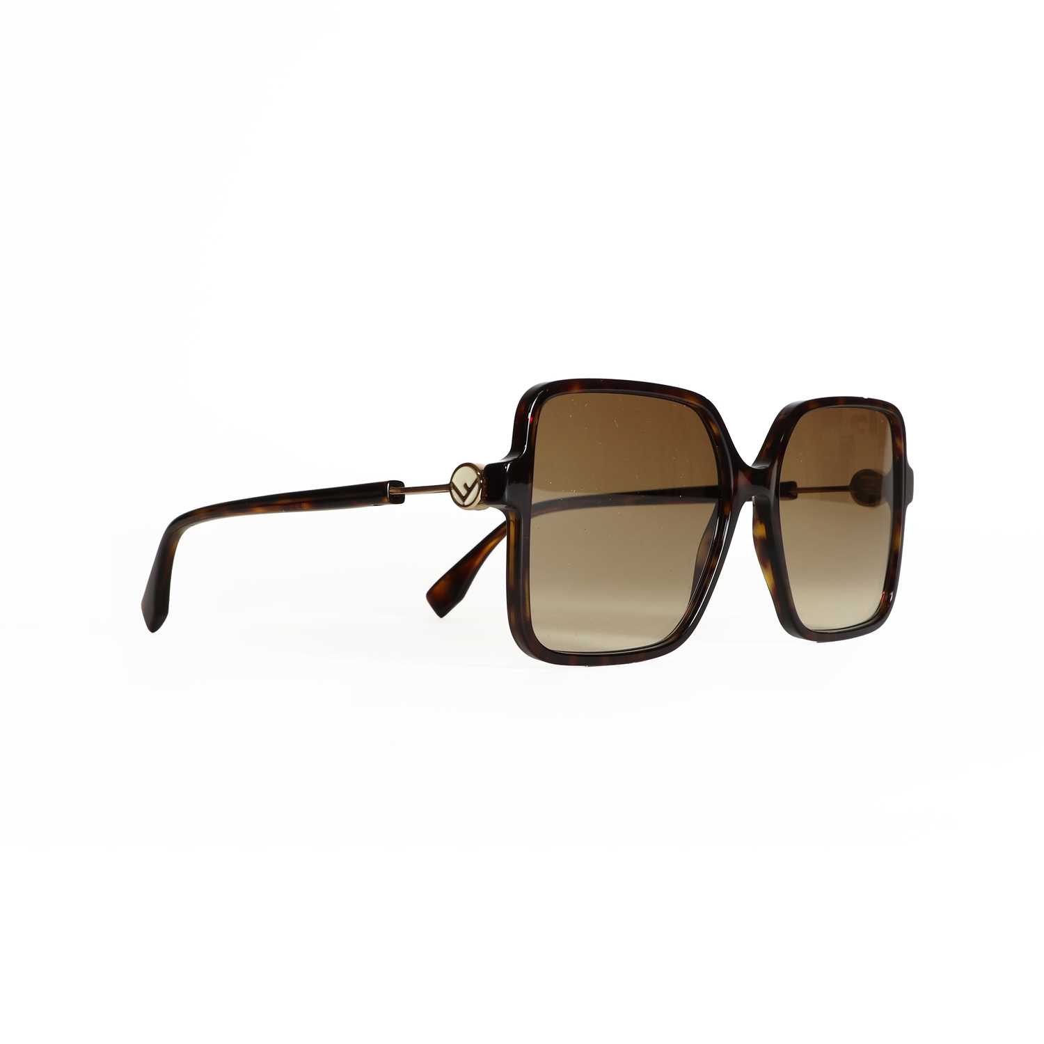 A pair of Fendi faux tortoiseshell framed sunglasses, - Image 4 of 10