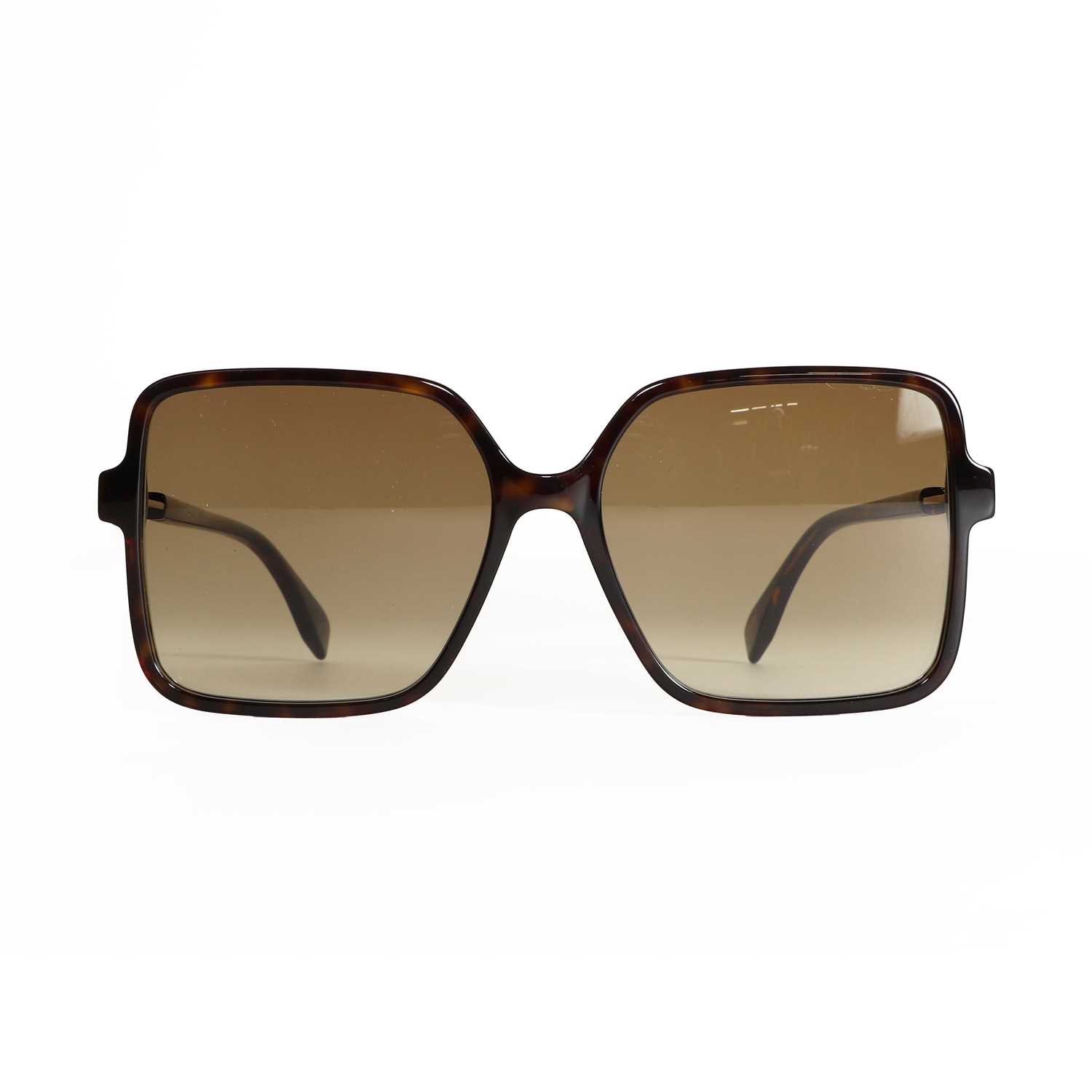 A pair of Fendi faux tortoiseshell framed sunglasses, - Image 3 of 10
