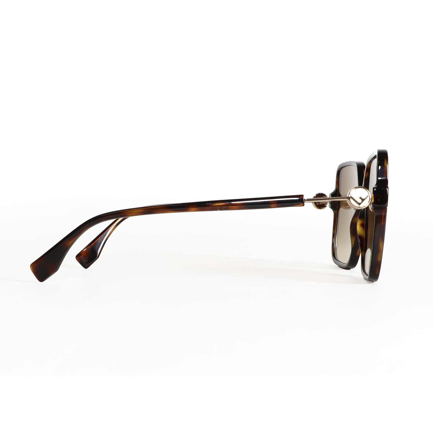 A pair of Fendi faux tortoiseshell framed sunglasses, - Image 5 of 10