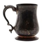 A George II silver tankard,