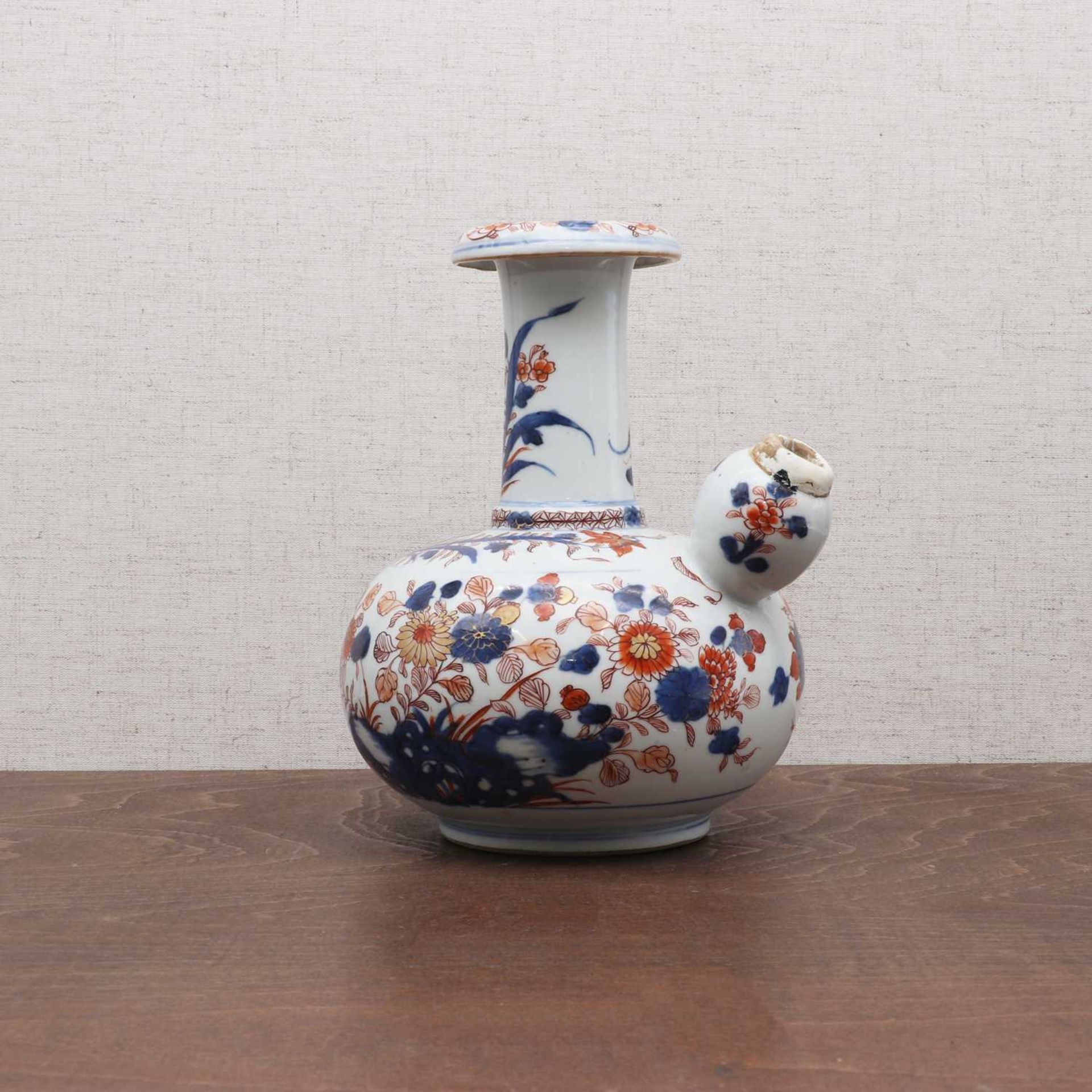 A Chinese Imari kendi vase, - Image 3 of 7