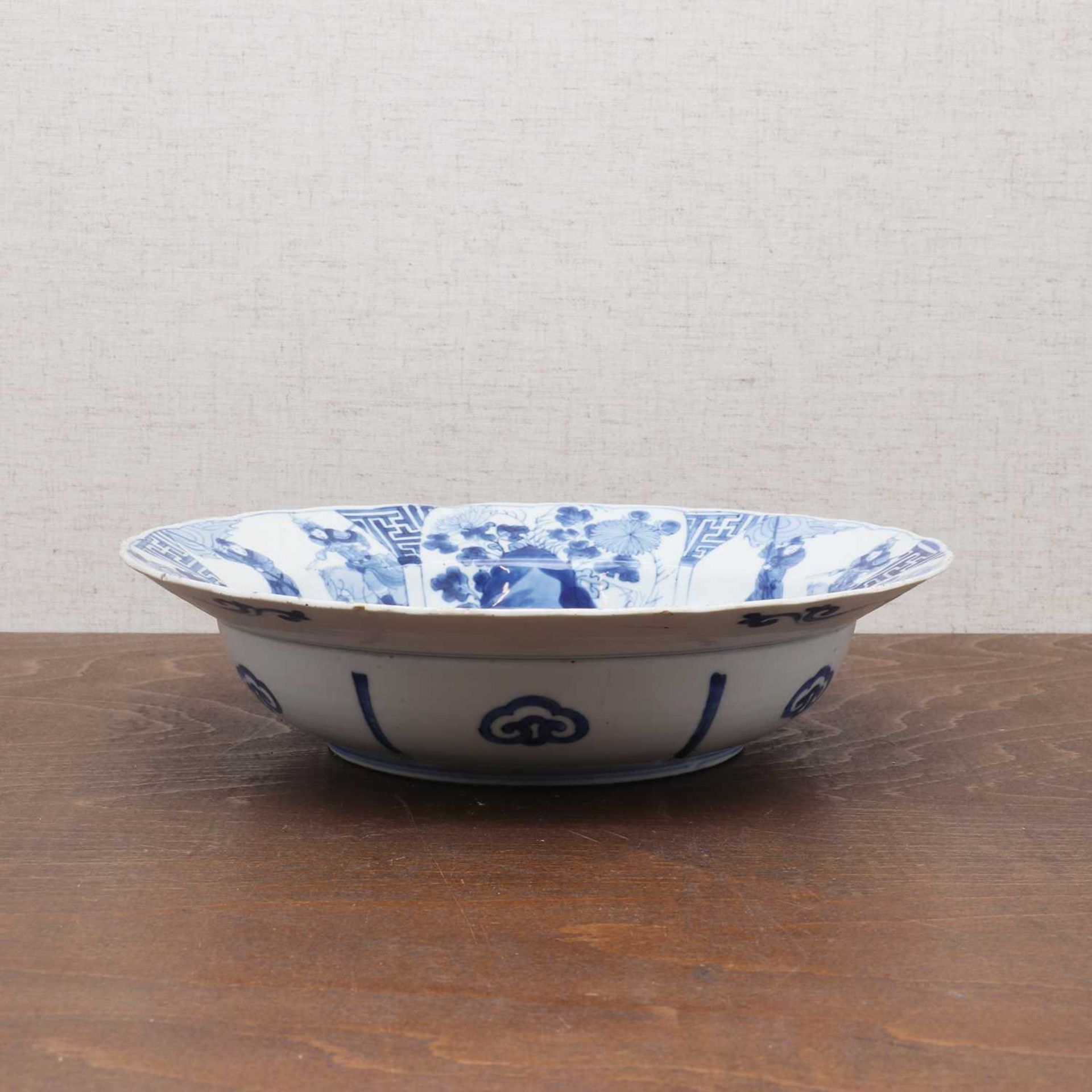 A Chinese blue and white soup bowl, - Bild 2 aus 6