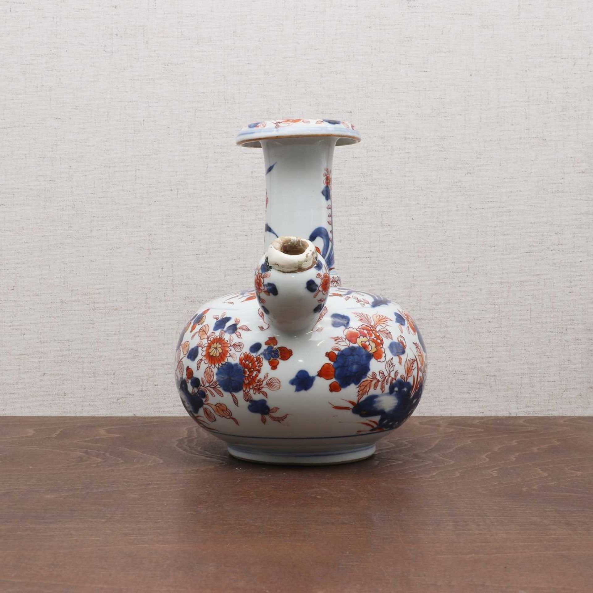 A Chinese Imari kendi vase, - Image 2 of 7