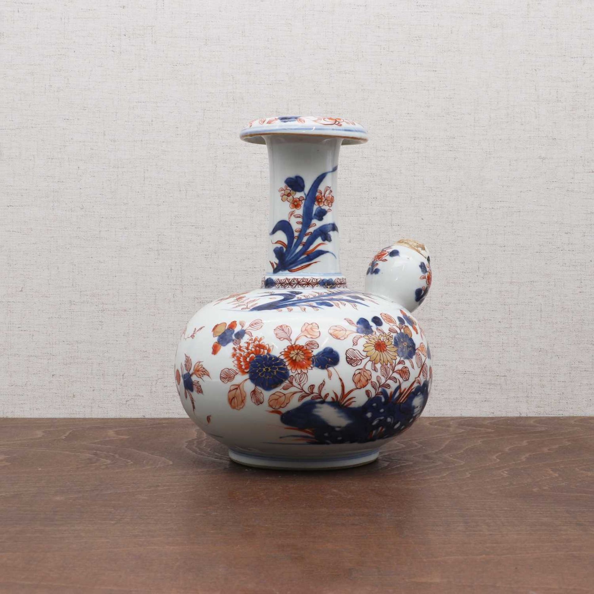 A Chinese Imari kendi vase, - Image 4 of 7