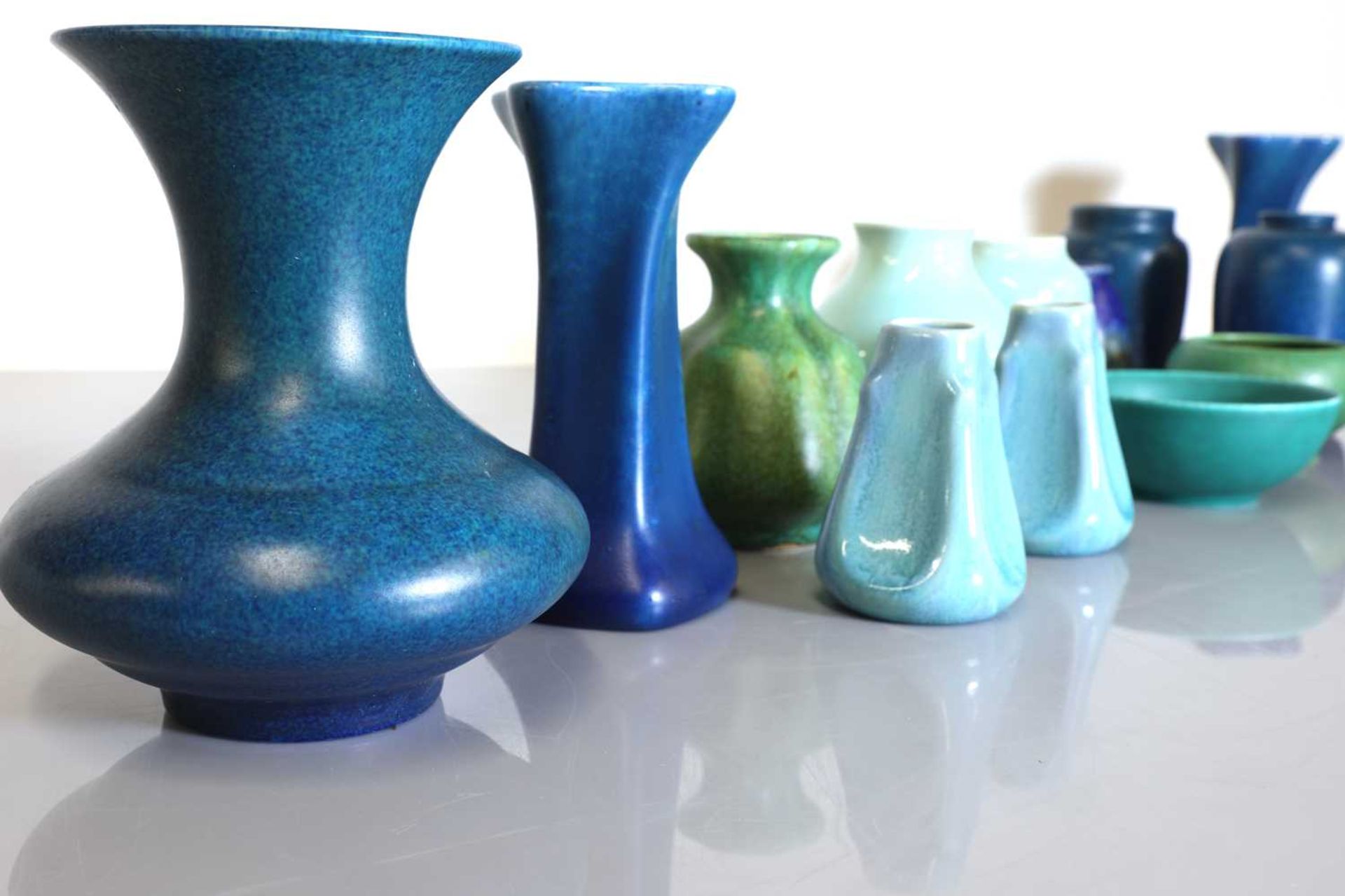 A collection of Pilkington's Royal Lancastrian pottery vases and bowls, - Bild 3 aus 4