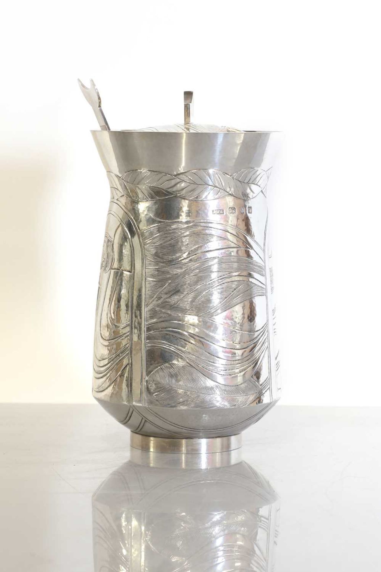 A silver honey pot, cover and spoon, - Image 4 of 7