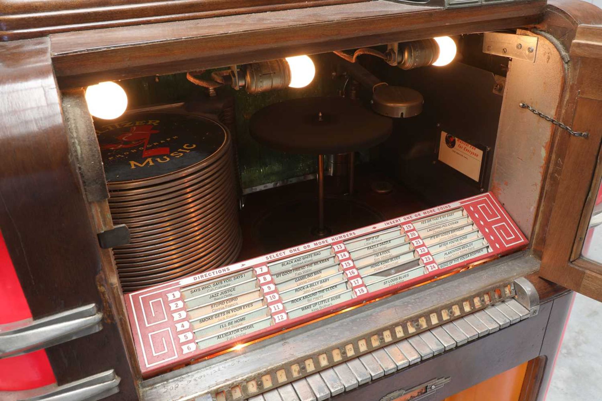 An American 'Wurlitzer 600' jukebox, - Image 8 of 16