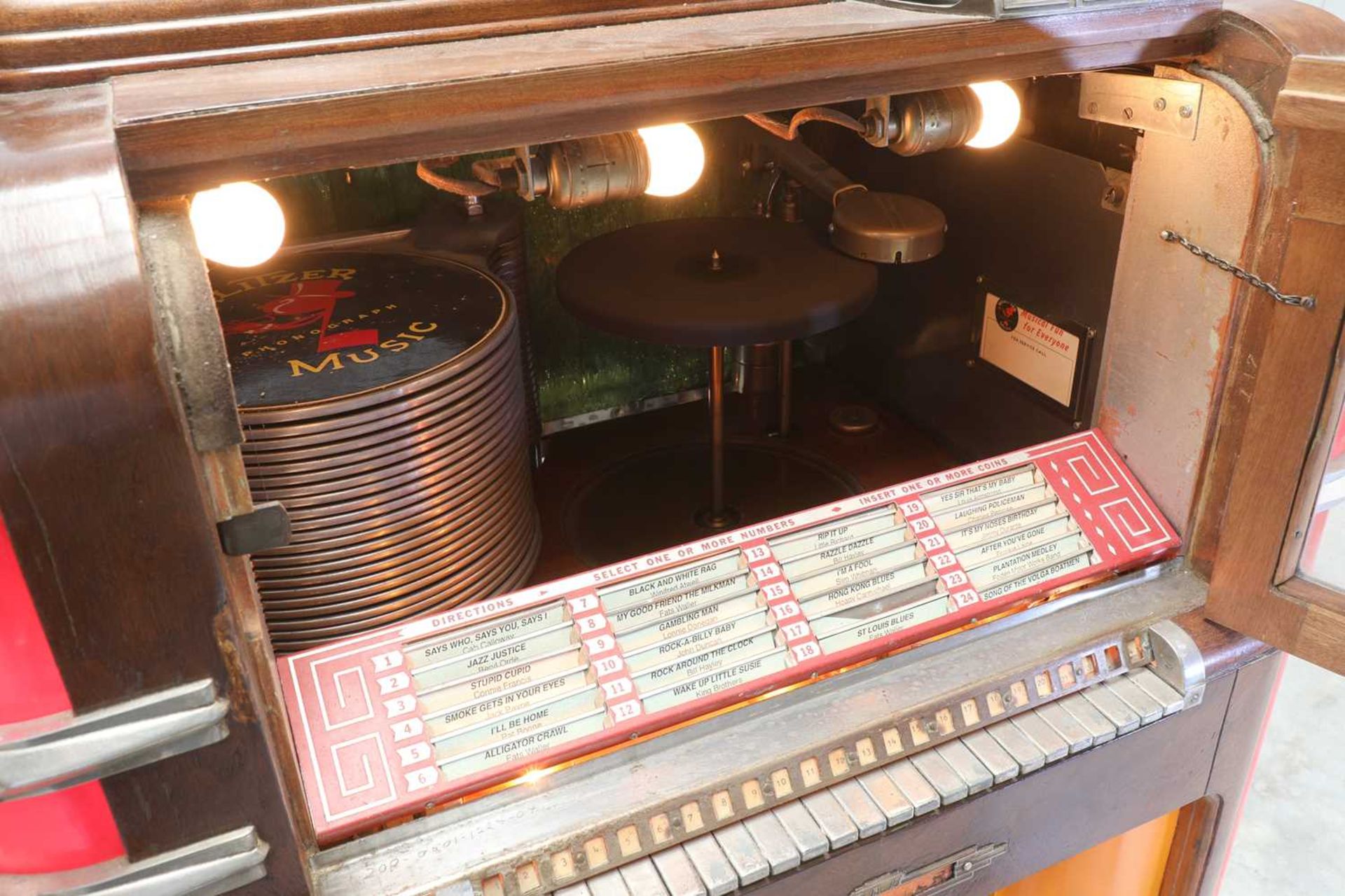 An American 'Wurlitzer 600' jukebox, - Image 6 of 16