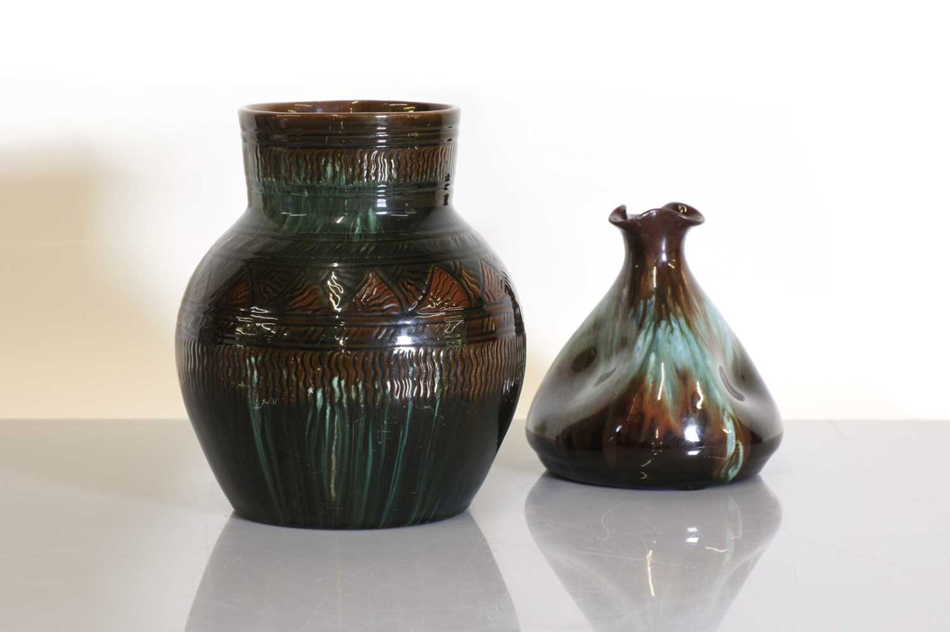 A Linthorpe pottery vase, - Bild 2 aus 9
