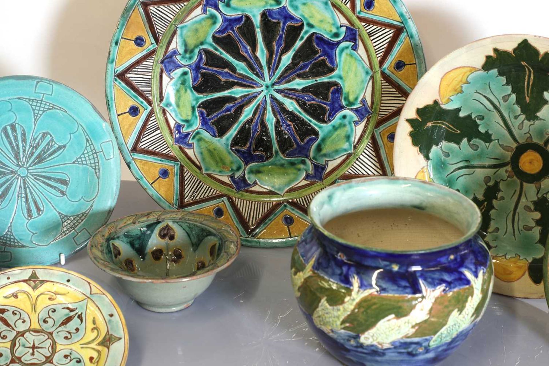 A collection of eight Della Robbia pottery items, - Bild 3 aus 6