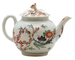 A Worcester porcelain 'Kempthorne' pattern teapot,