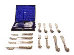 A silver pistol handled fruit set