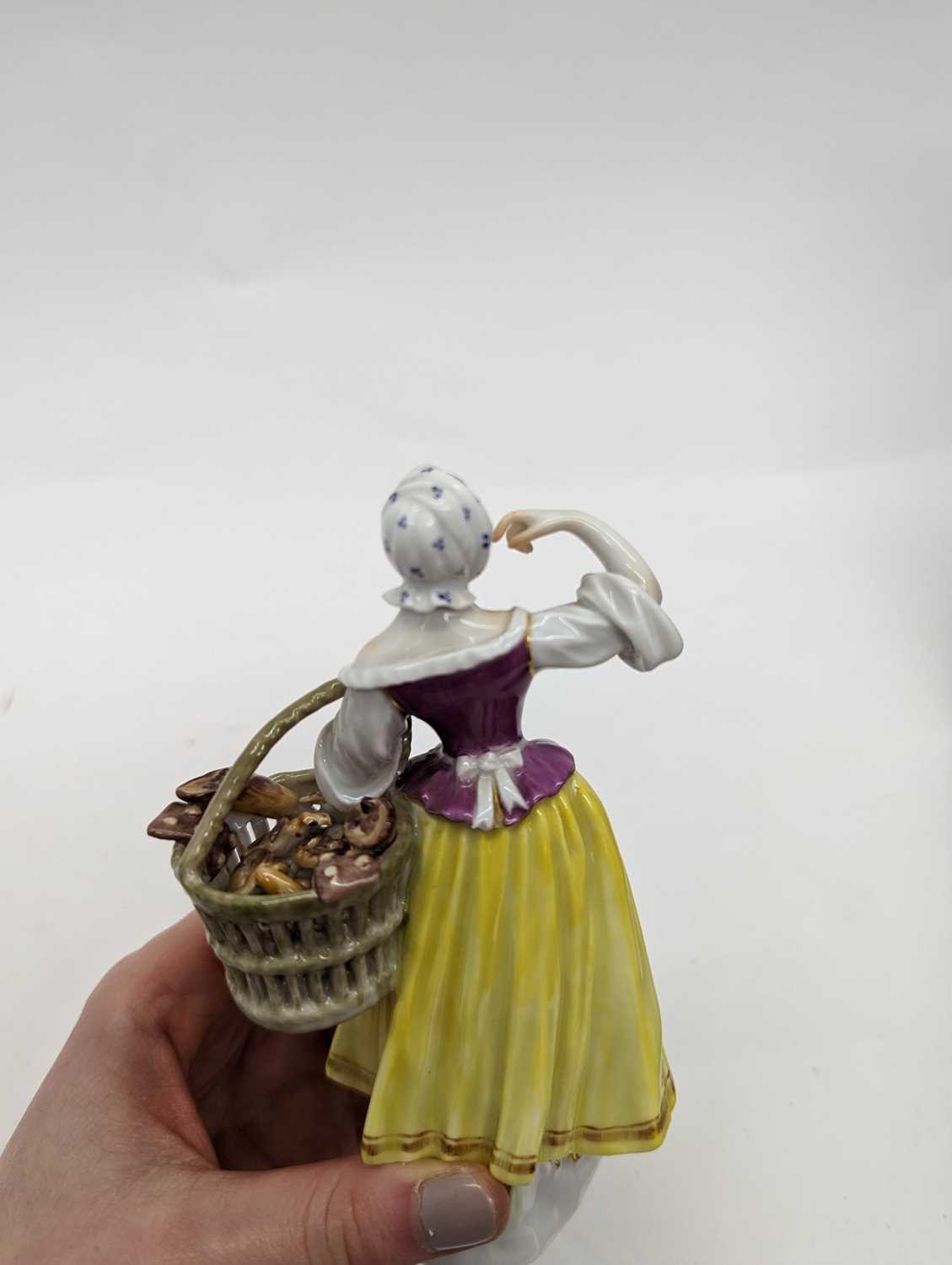 A group of four Meissen porcelain figures - Image 11 of 35