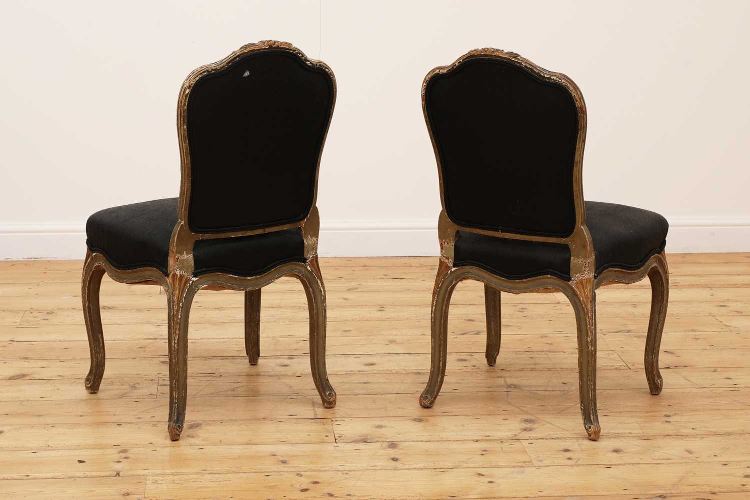 A pair of painted and parcel-gilt side chairs, - Image 2 of 5