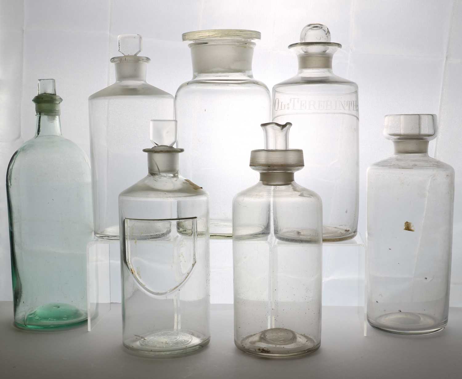 A collection of glass apothecary jars, - Image 11 of 16