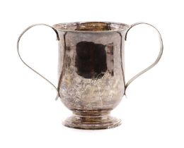 A George III silver loving cup,