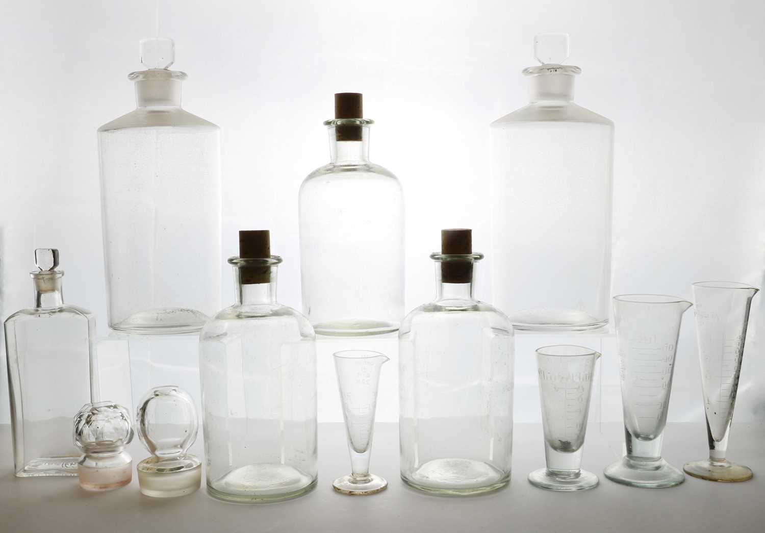 A collection of glass apothecary jars, - Image 5 of 16