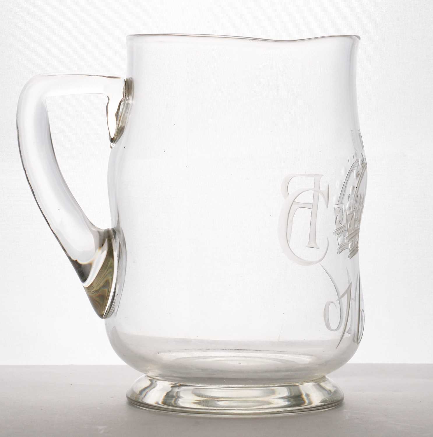 A Victorian glass jug - Image 2 of 4