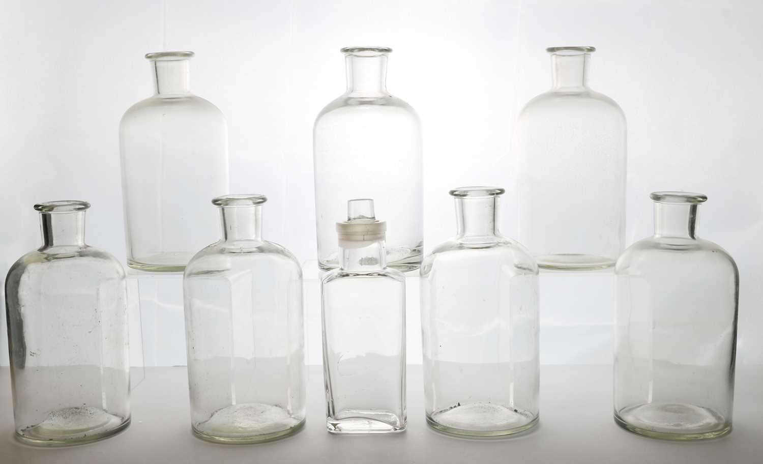 A collection of glass apothecary jars, - Image 9 of 16