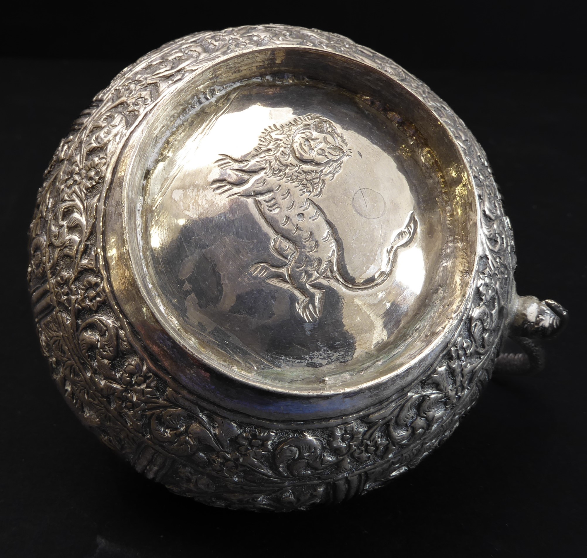 Two pieces of Indian silver plate decorated with scenes of shikar: 1. A large late 19th century - Image 6 of 6