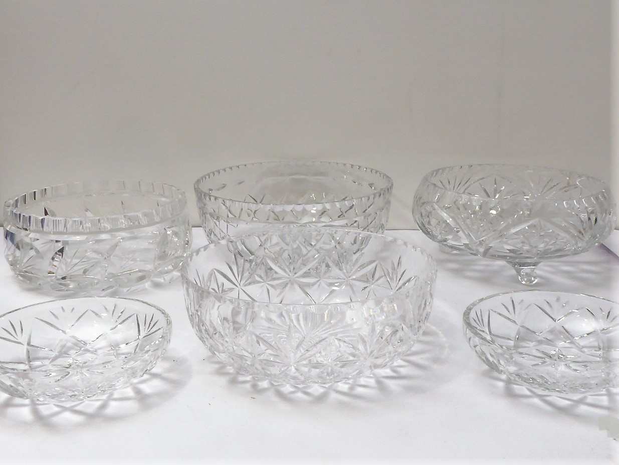 A box of glassware and china to include, glass fruit bowls, Aynsley coffee cans and saucers and an - Image 5 of 5