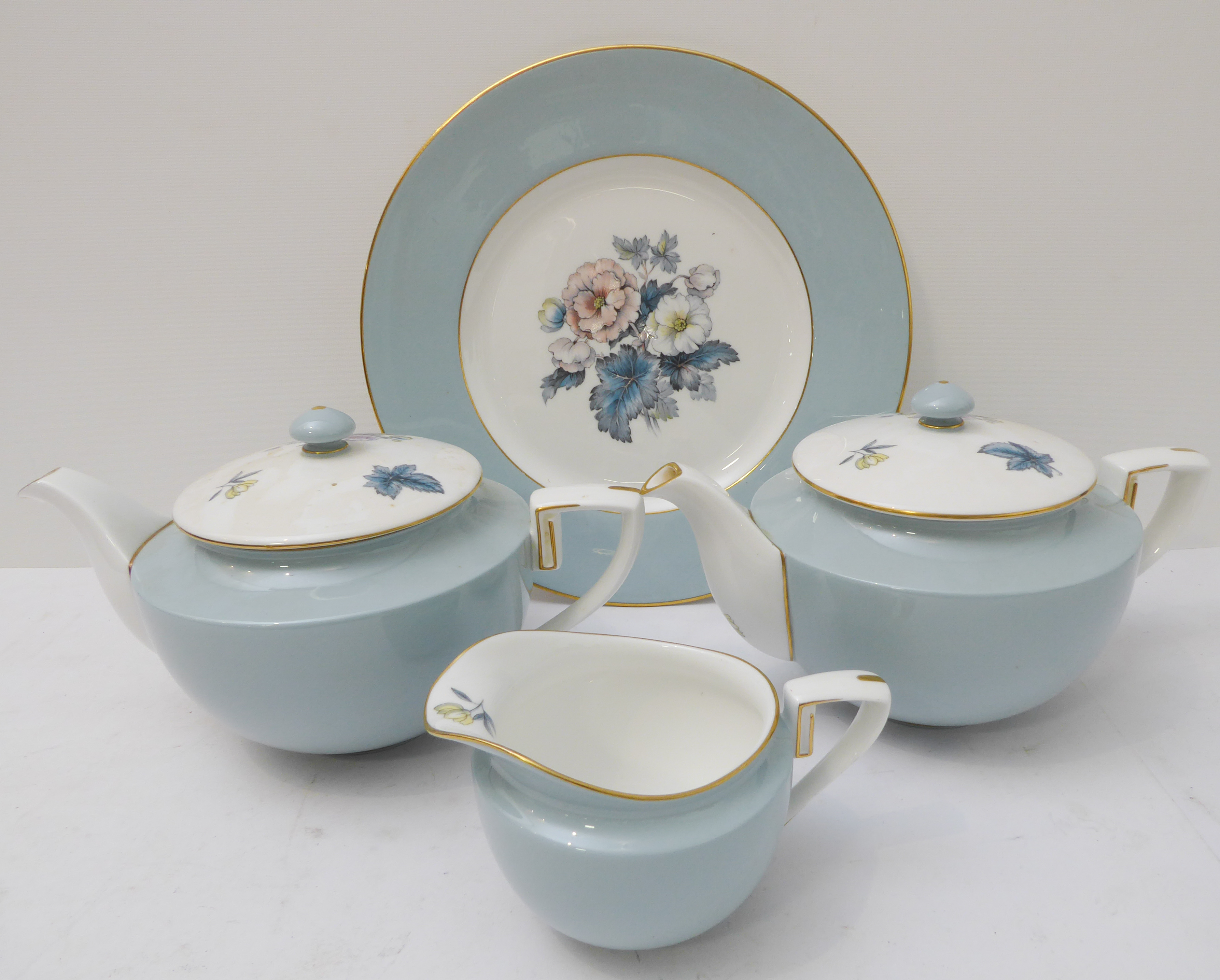 A circa 1970s Royal Worcester 'Woodland' tea and dinner service comprising: two tea pots; 13 teacups - Image 4 of 4