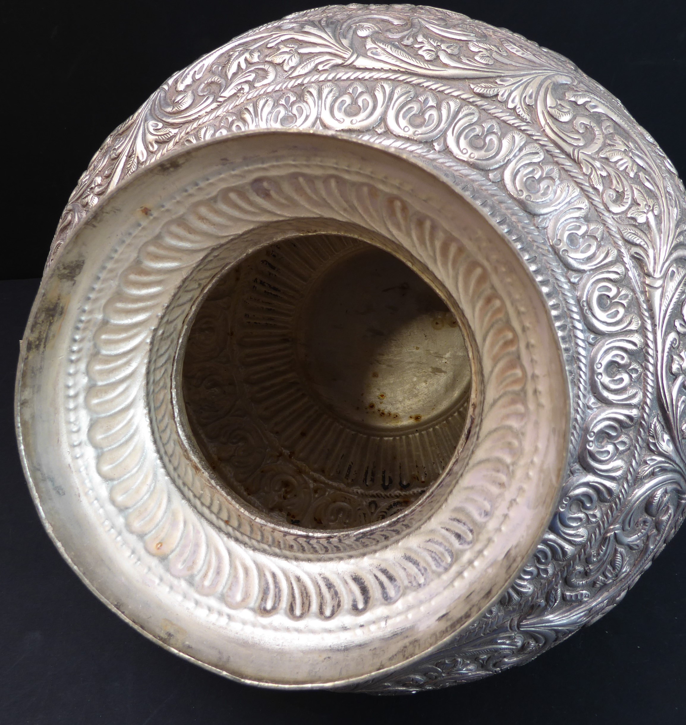 Two pieces of Indian silver plate decorated with scenes of shikar: 1. A large late 19th century - Image 4 of 6