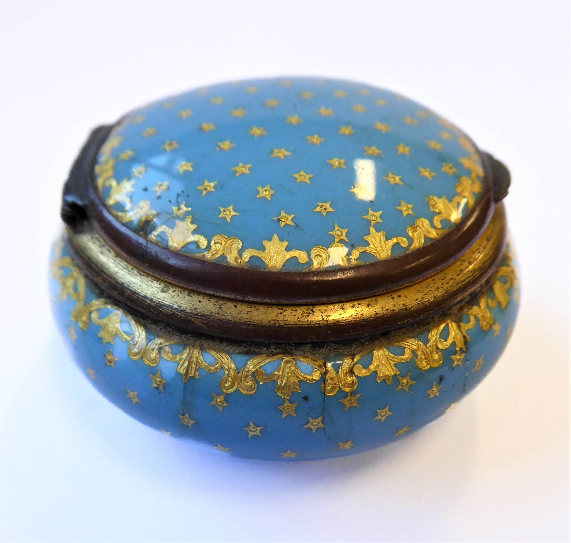 A 19th century circular gilt-metal-mounted ceramic box and cover decorated with an overall repeating - Image 2 of 7