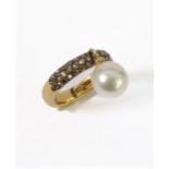 A diamond and cultured pearl ring (7.4g), ring size N/O