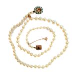 A cultured pearl necklace with topaz cluster clasp, the cultured pearls graduated in size from 8mm-