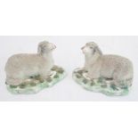A pair of 19th century recumbent porcelain sheep, circa 1830-1850 (12 x 7 x 8.2 cm)