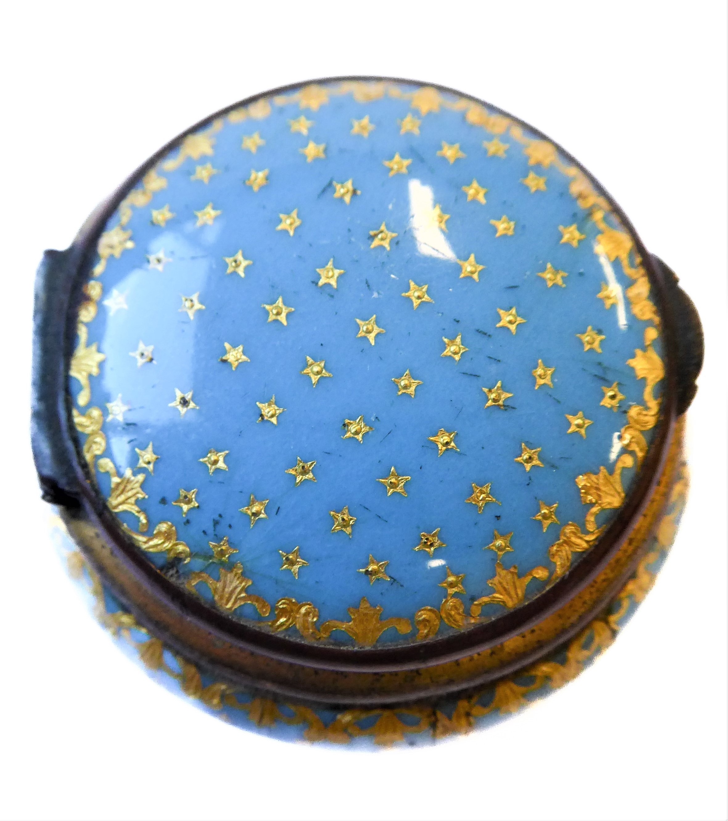 A 19th century circular gilt-metal-mounted ceramic box and cover decorated with an overall repeating - Image 3 of 7