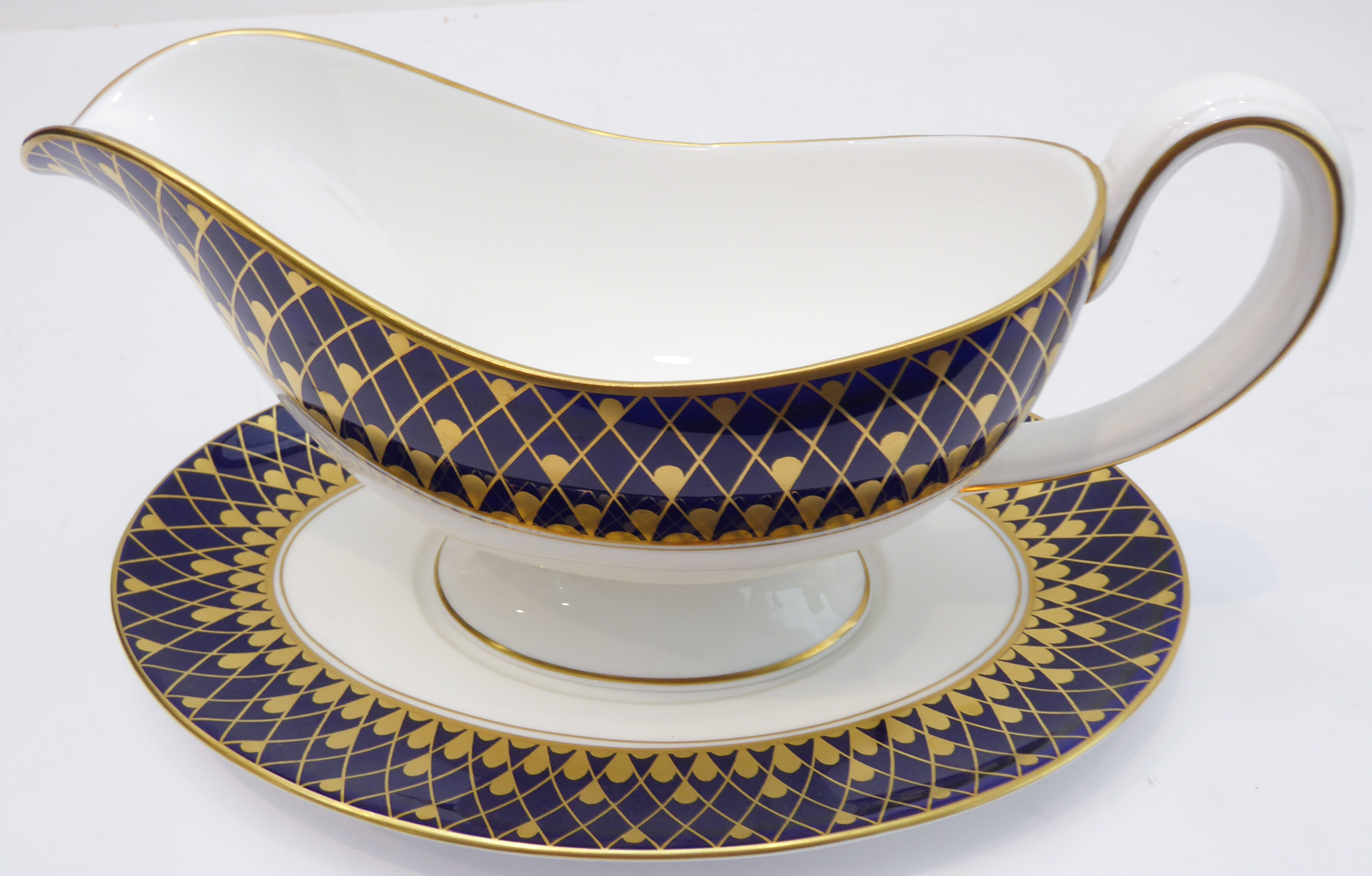 A fine Royal Worcester bone china dinner and tea service in the Monte Carlo pattern comprising: - Image 9 of 16