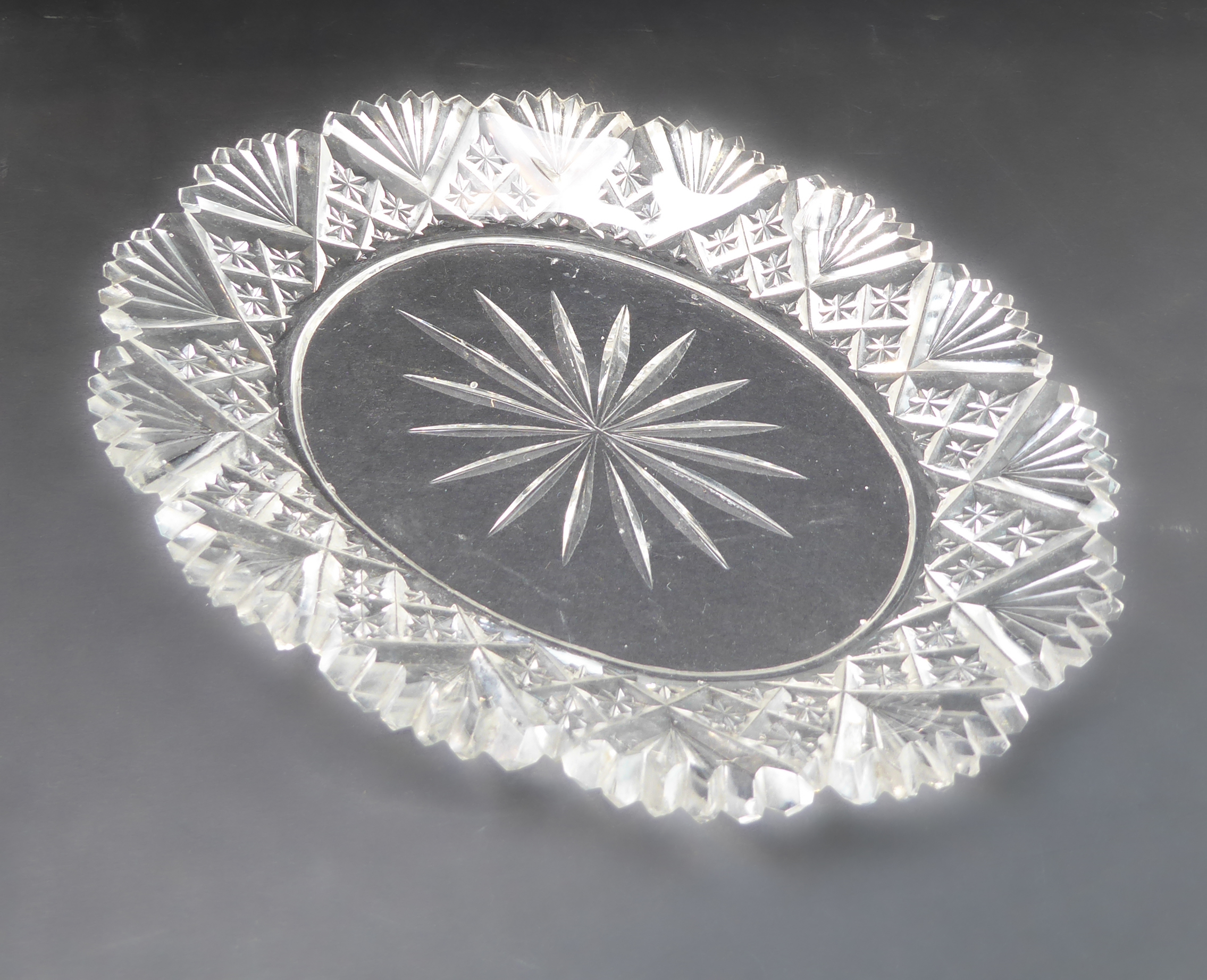 A set of 12 mid-20th century hand-cut Bohemian-style ice bowls (15.5 cm diameter) (one damaged), - Image 5 of 6