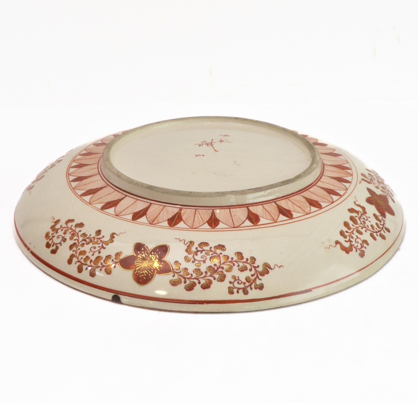 A late 19th/early 20th century Japanese porcelain bowl in the satsuma palette: centrally decorated - Image 5 of 6