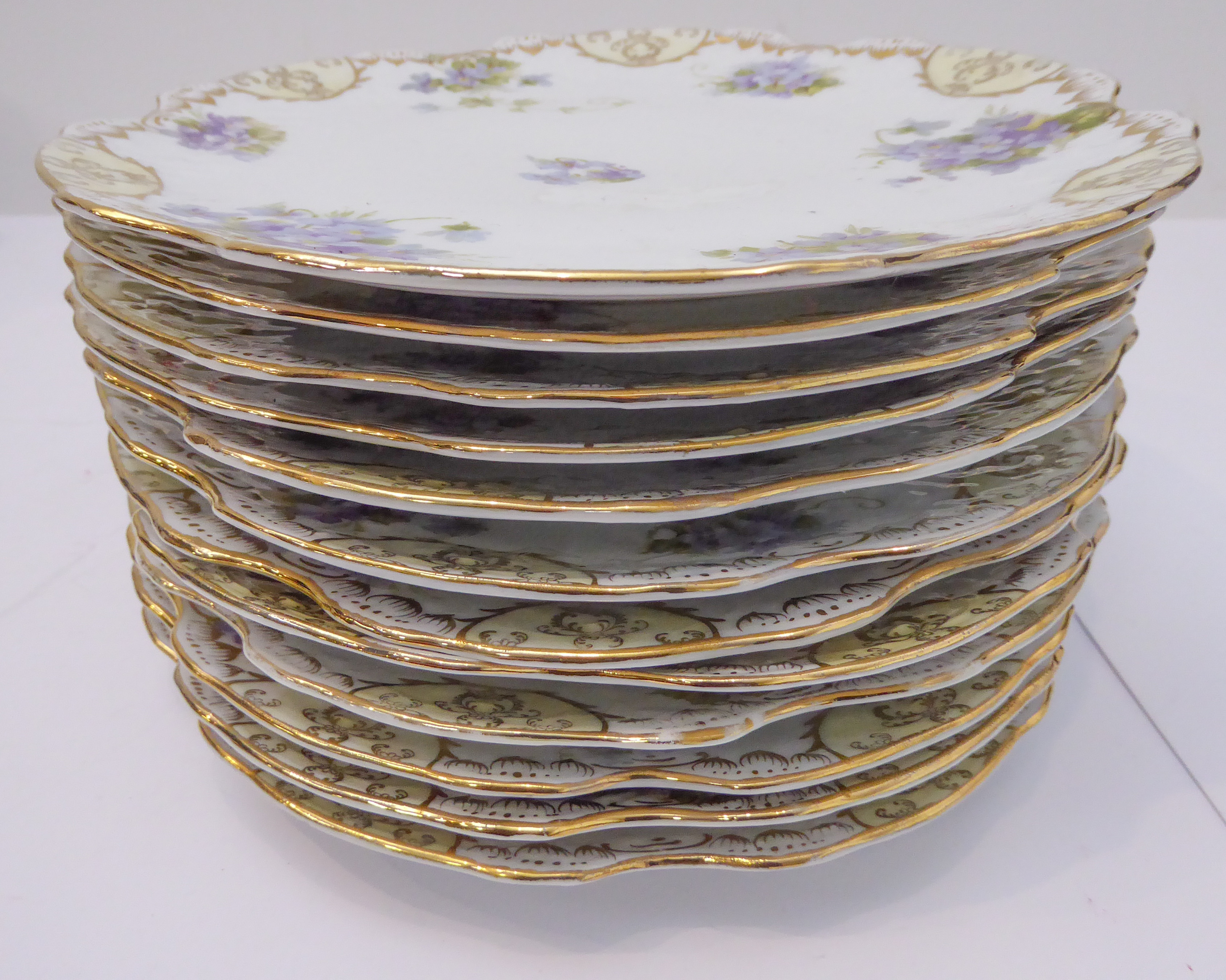 An early 20th century continental dessert service comprising: 12 x 21.5 cm plates, 4 bowls and two - Image 2 of 2