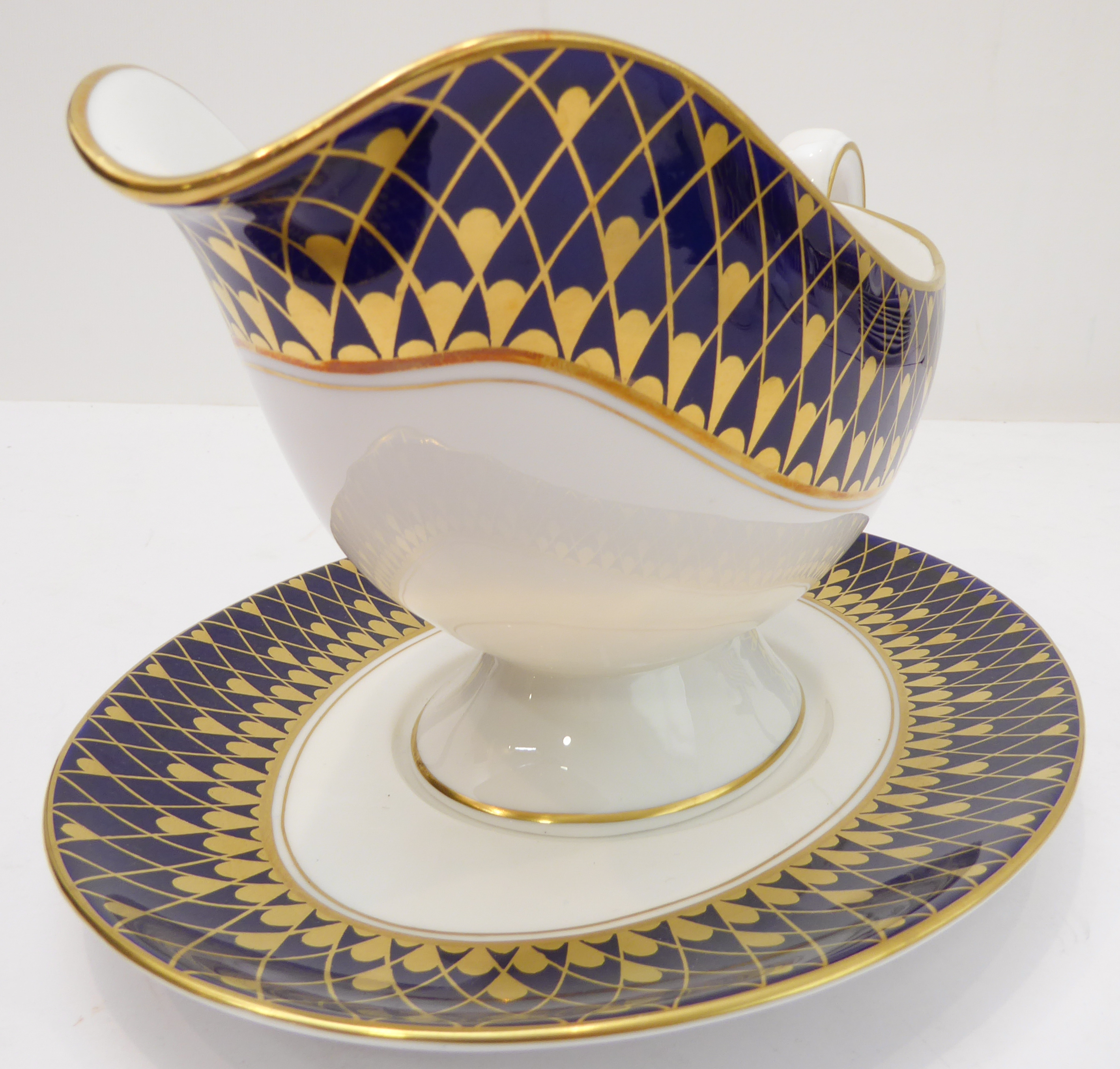 A fine Royal Worcester bone china dinner and tea service in the Monte Carlo pattern comprising: - Image 10 of 16